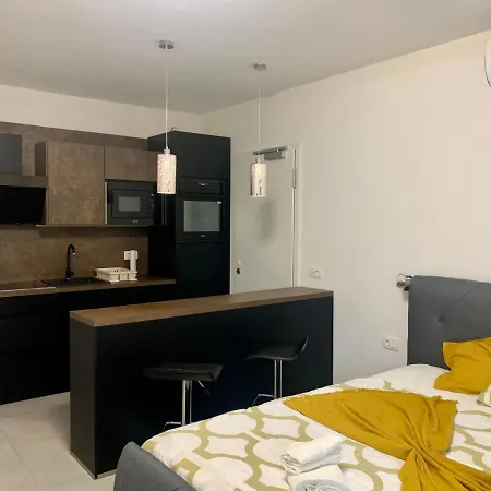 Point Zero Apartment *